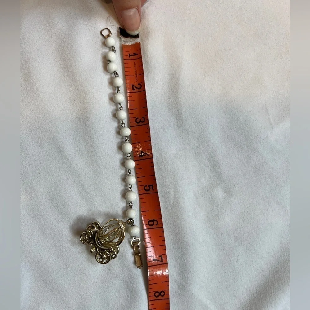 Vintage Cinderella Carriage & White Bead Girls Charm Bracelet‎